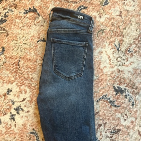 NEVER WORN Kut From The Kloth jeans! Skinny high ride distressed button front. - Picture 4 of 12